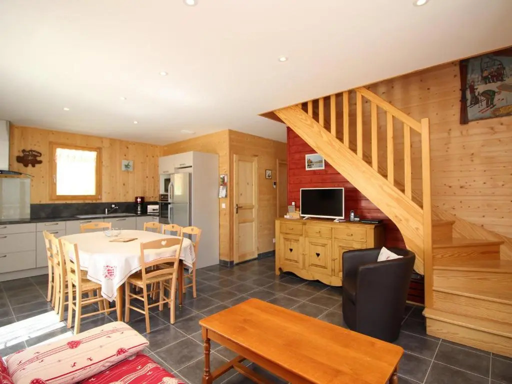 Chalet avec Terrasse Panoramique, WiFi et Parking, 8 Pers. - FR-1-608-15