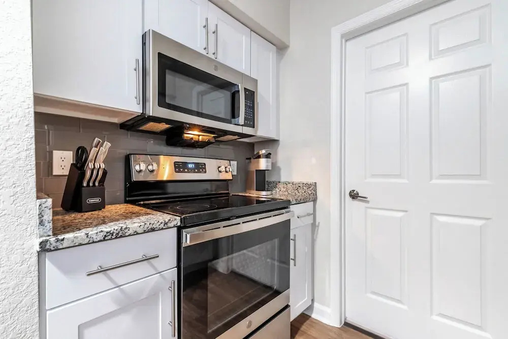 Landing Stylish 1BD Pool Gym