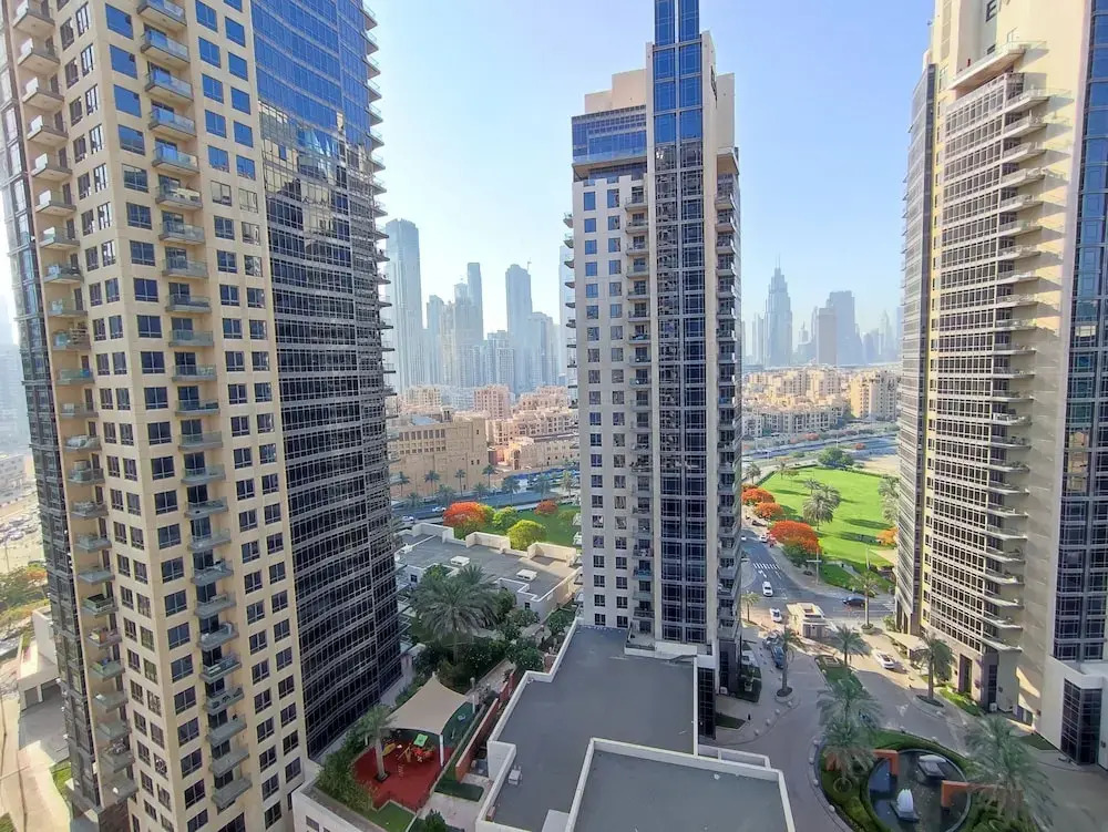 SuperHost - Downtown Apartment With Charming Park Views