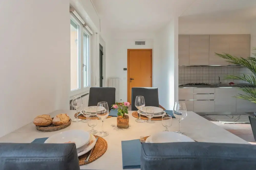 The Writers Nest Waterfront Villa by Rent All Como