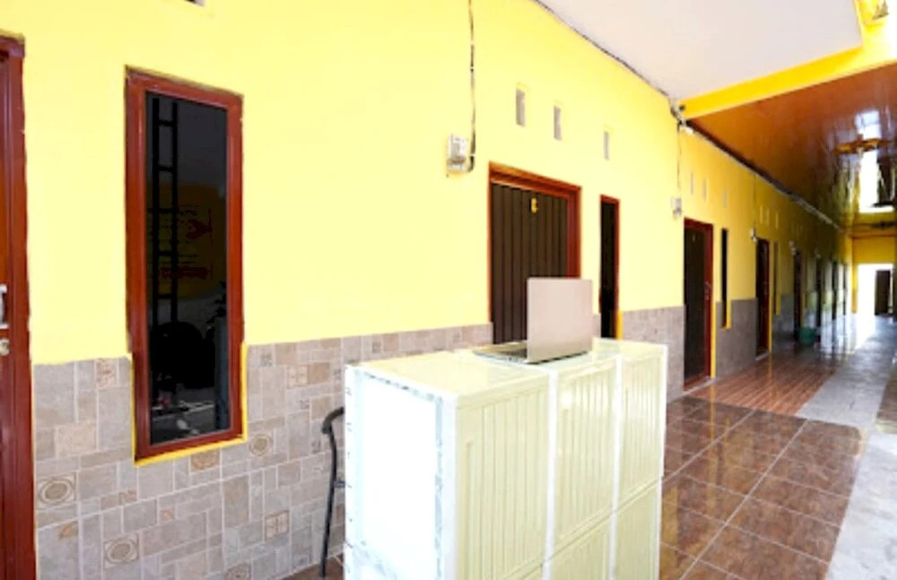 OYO Life 92920 Rumah Kost Azca