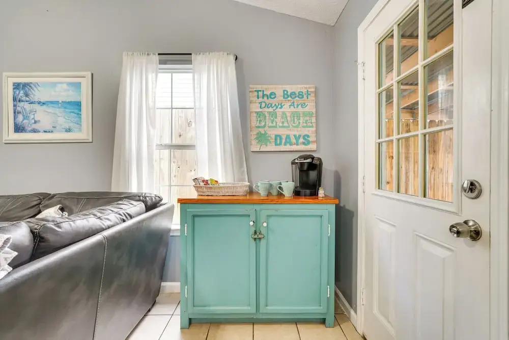 Pet-friendly PCB Duplex - Walk to Beach!