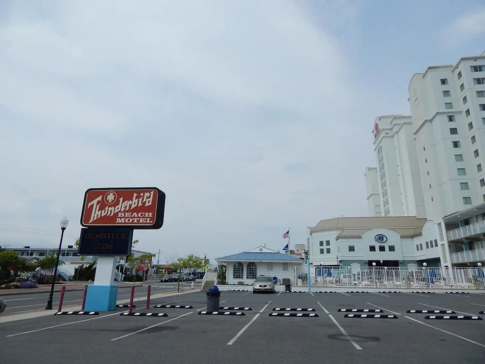 Thunderbird Beach Motel