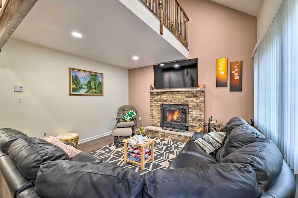15 Mi to Skiing: Charming Tobyhanna Cottage!