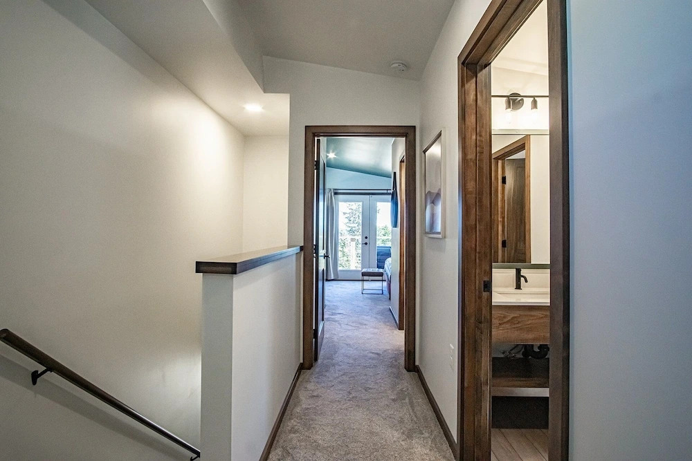 3 Bedroom: Coal Box Beautiful Unique Home Close to Slopes