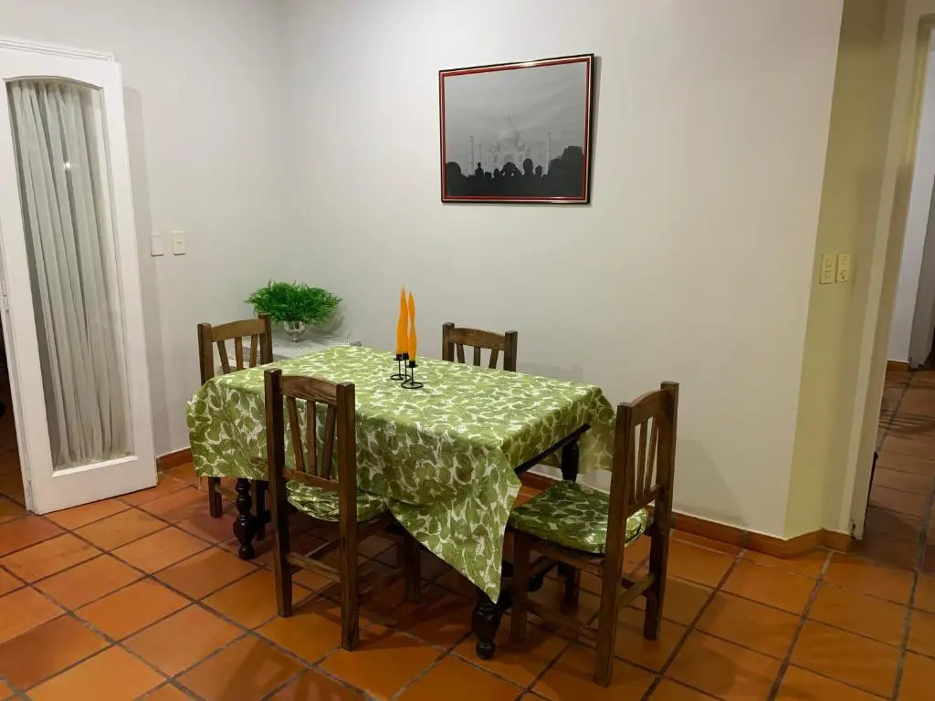 Casa para 12 con garaje, jardín y quincho