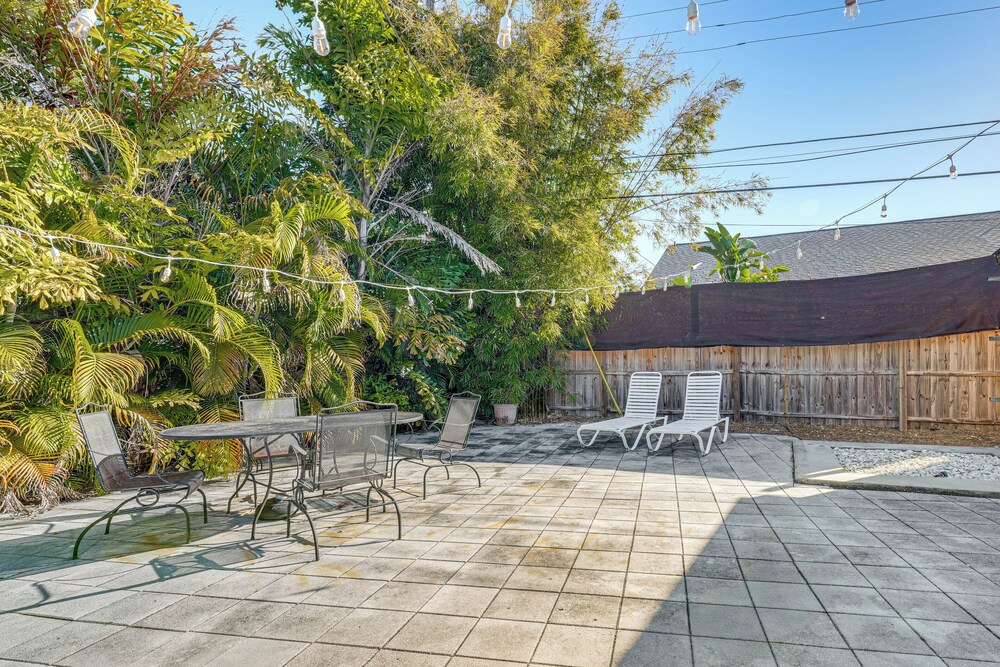 Sun & Sand in St Pete! Family Home w/ Tiki Bar