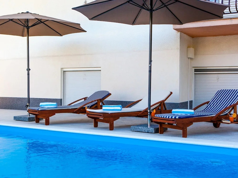 Modern Holiday Home in Podstrana With Pool