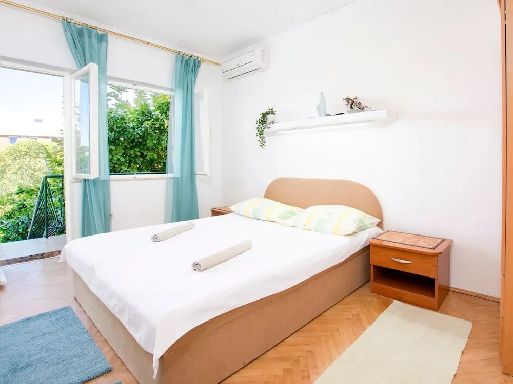 Cosy Holiday Home in Baška Voda With Terrace