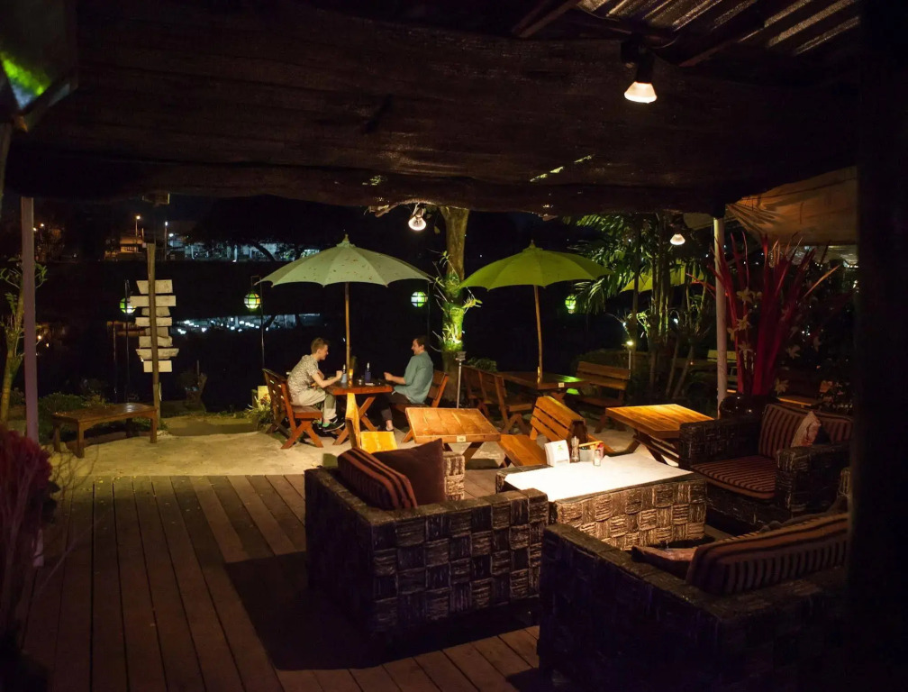 Hollanda Montri Guesthouse