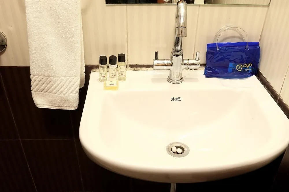 Hotel Victoria Inn by OYO Rooms