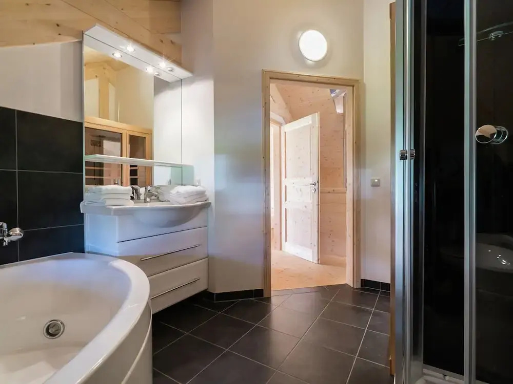 Appealing Chalet With hot tub
