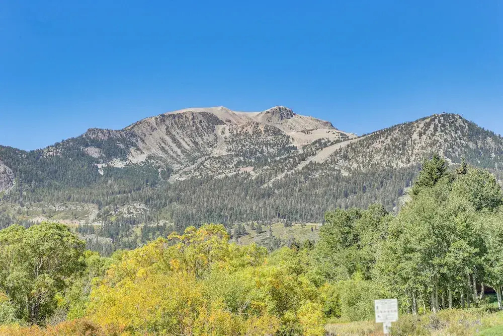 Cozy Mammoth Lakes Studio: 5 Mi to Ski Slopes