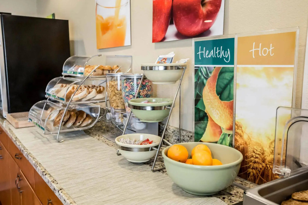 Quality Inn Chesterton near Indiana Dunes National Park I-94