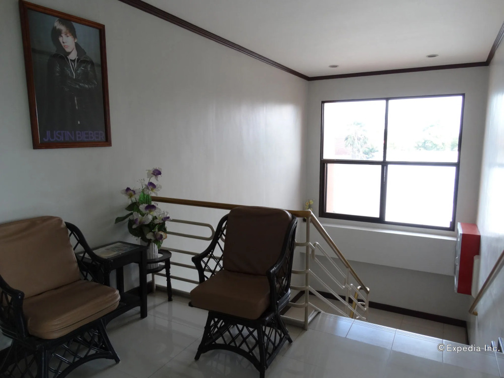 RueMango Apartelle and Suites
