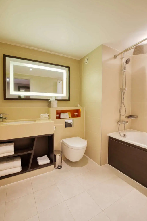 DoubleTree by Hilton London Ealing