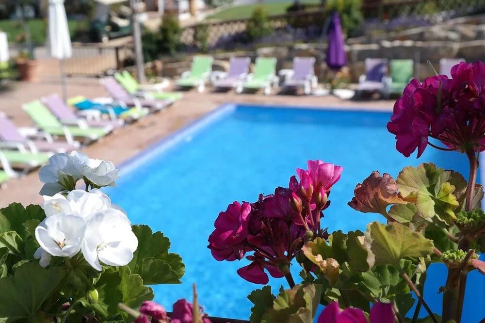 Bungalow With 2 Bedrooms in Quarteira, With Pool Access and Furnished