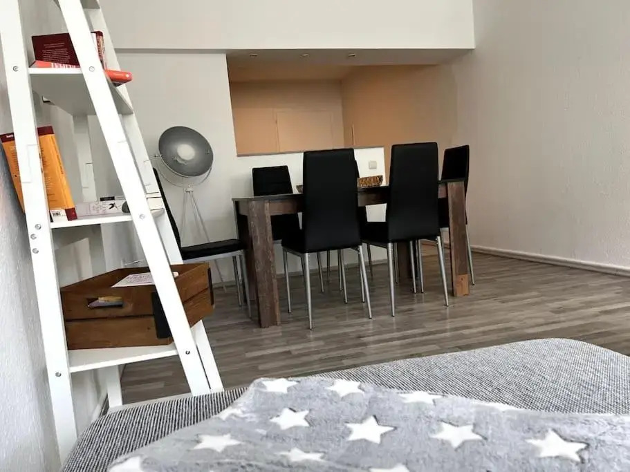 Schöne Wohnung in Rhein Nähe mit kleiner Terrasse