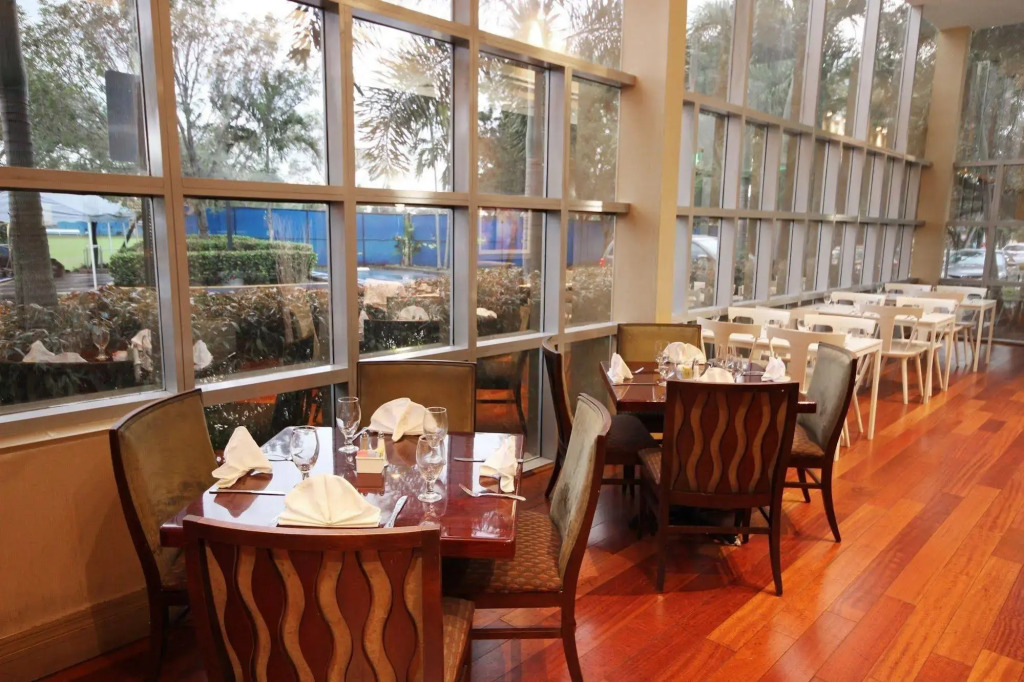 Sawgrass Grand Hotel and Suites Sports Complex
