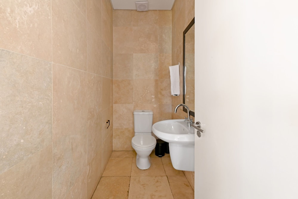5 Bed House Pool Fresnaye Sea Point