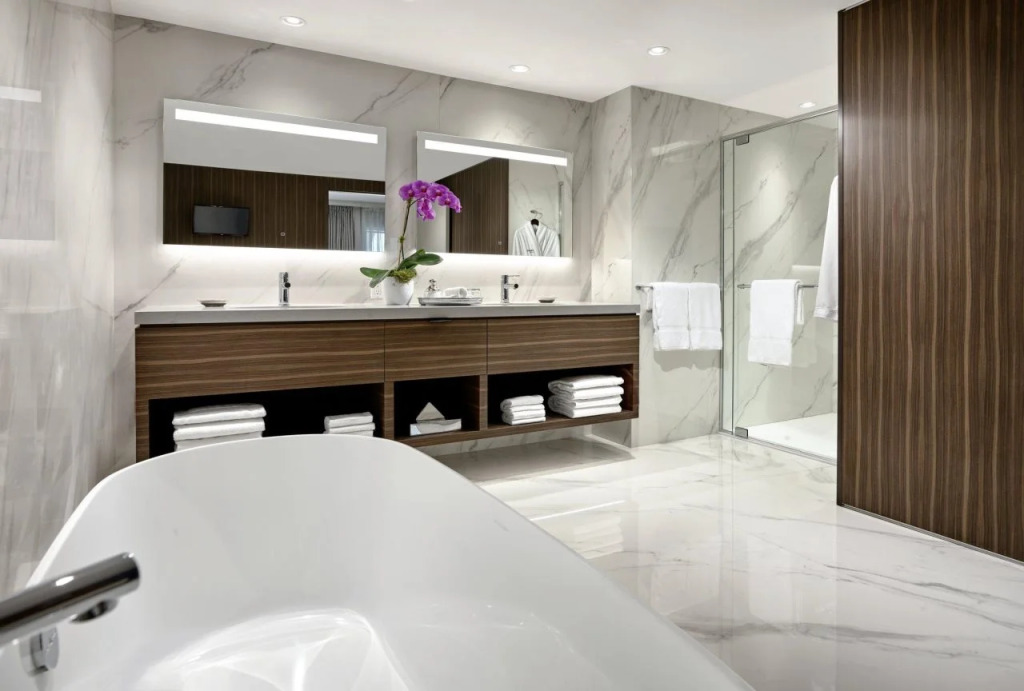 Vogue Hotel Montreal Downtown, Curio Collection by Hilton