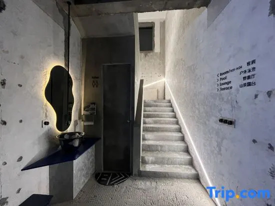 ROLLZ Yeluzi Hotel