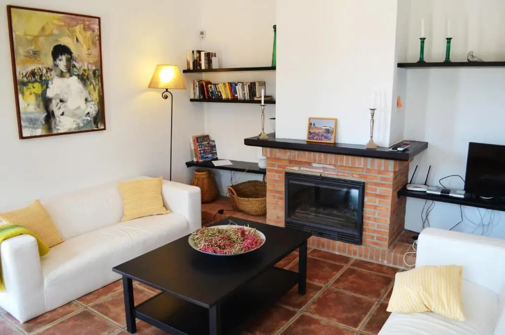 Cortijo Cantares by Rosas Cantares