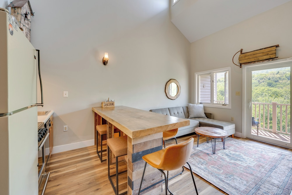 Lincoln Condo w/ Resort Amenities & Mountain Views