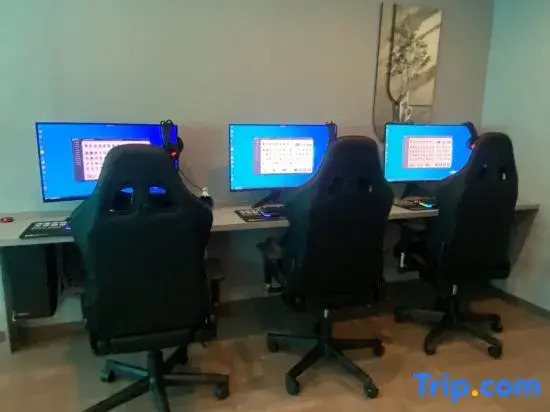 YiHe E-sports Chain Hotel (Nanchang Bayi Square People's Park Branch)