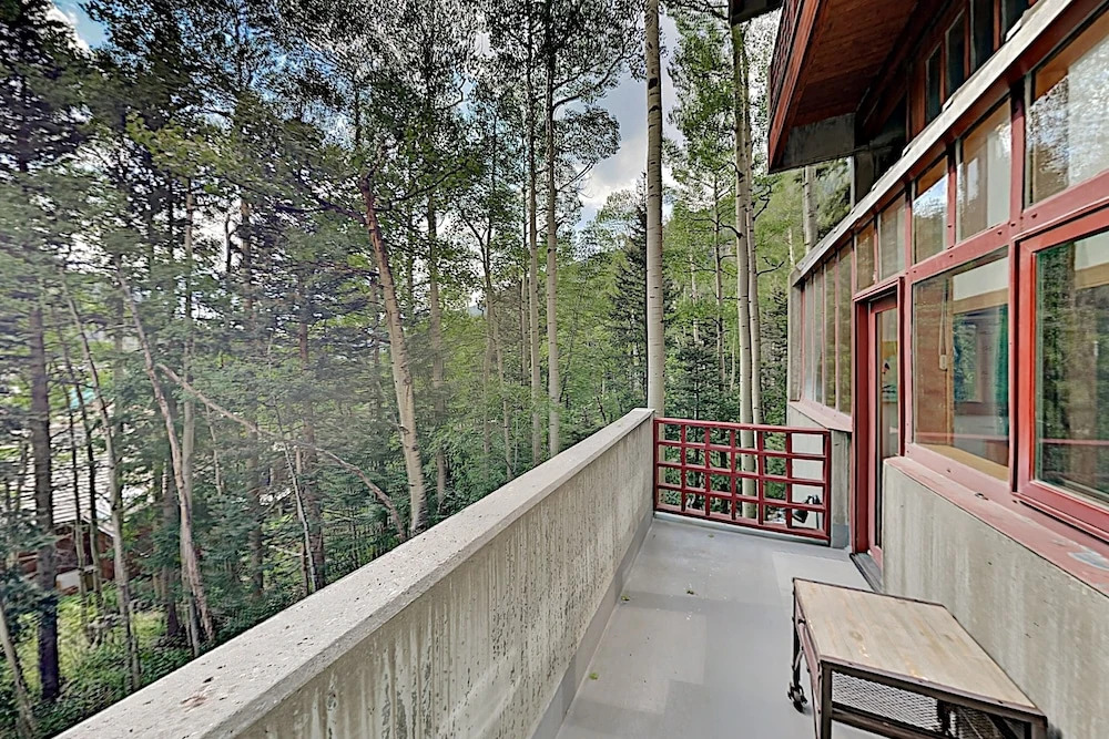 15tru2ag 3 Bedroom Condo