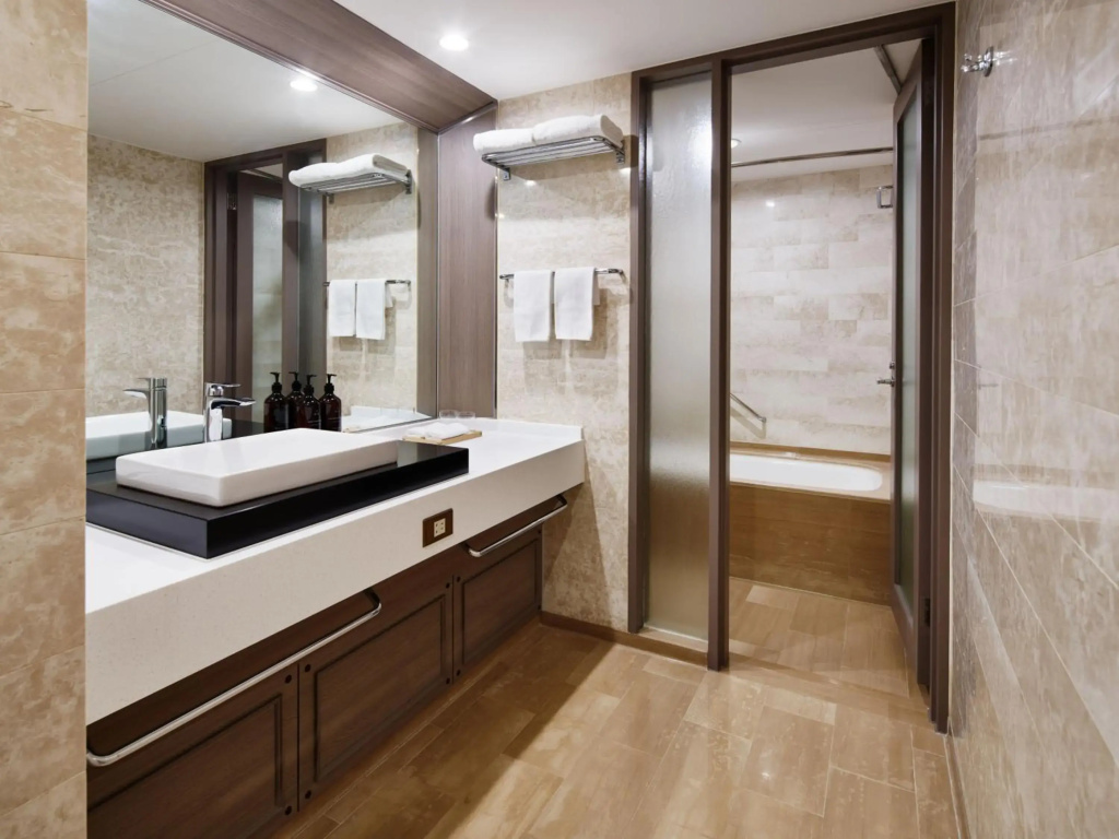 RIHGA Royal Hotel Osaka, Vignette Collection by IHG