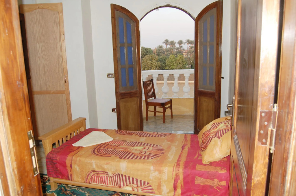 Sakkara pyramid inn hotel