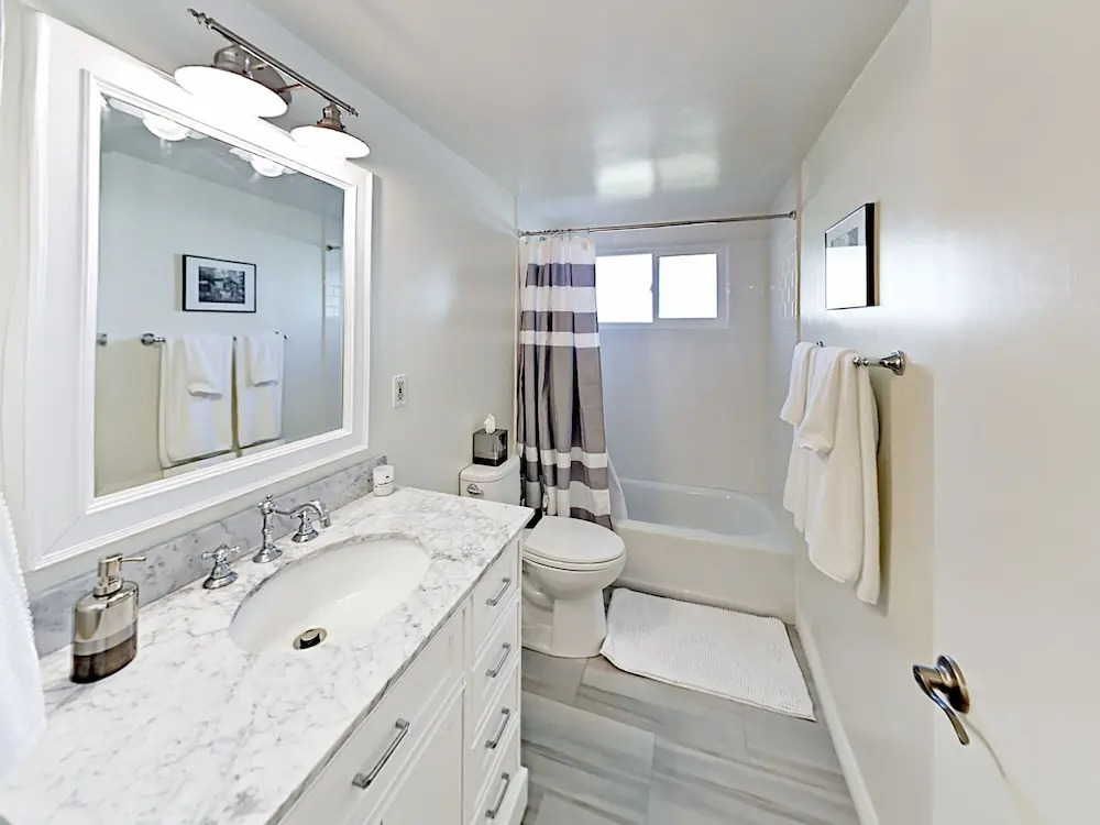 Gillespie Unit B - 3 Br Duplex