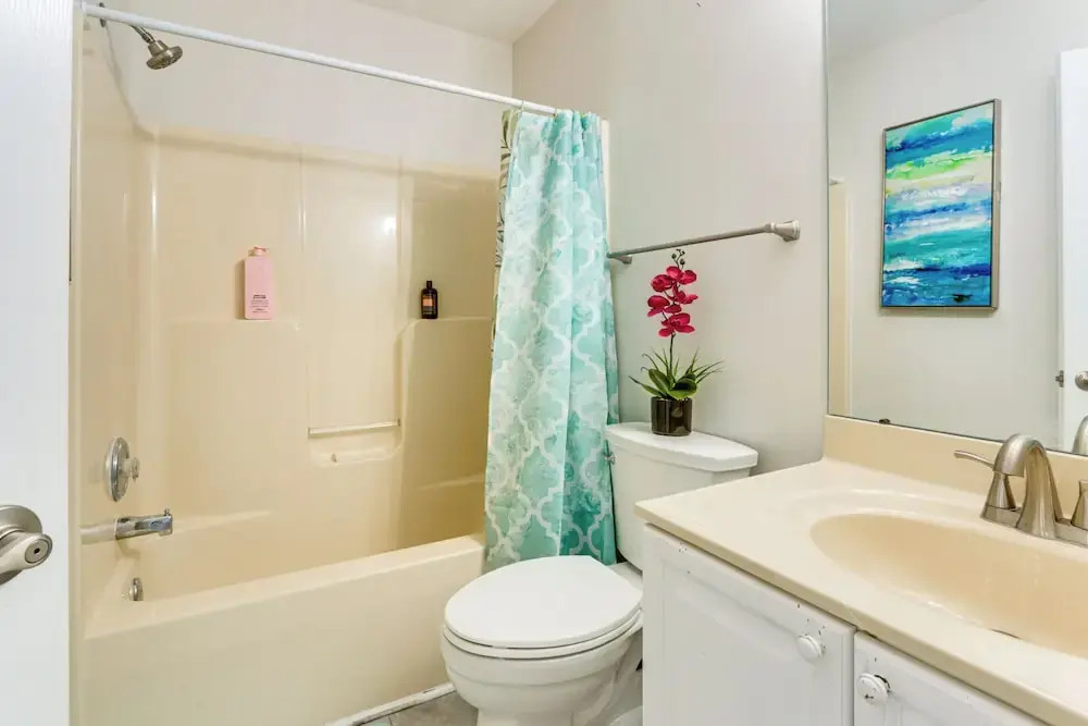 < 2 Mi to Dtwn Hagerstown: Townhome w/ Fireplace