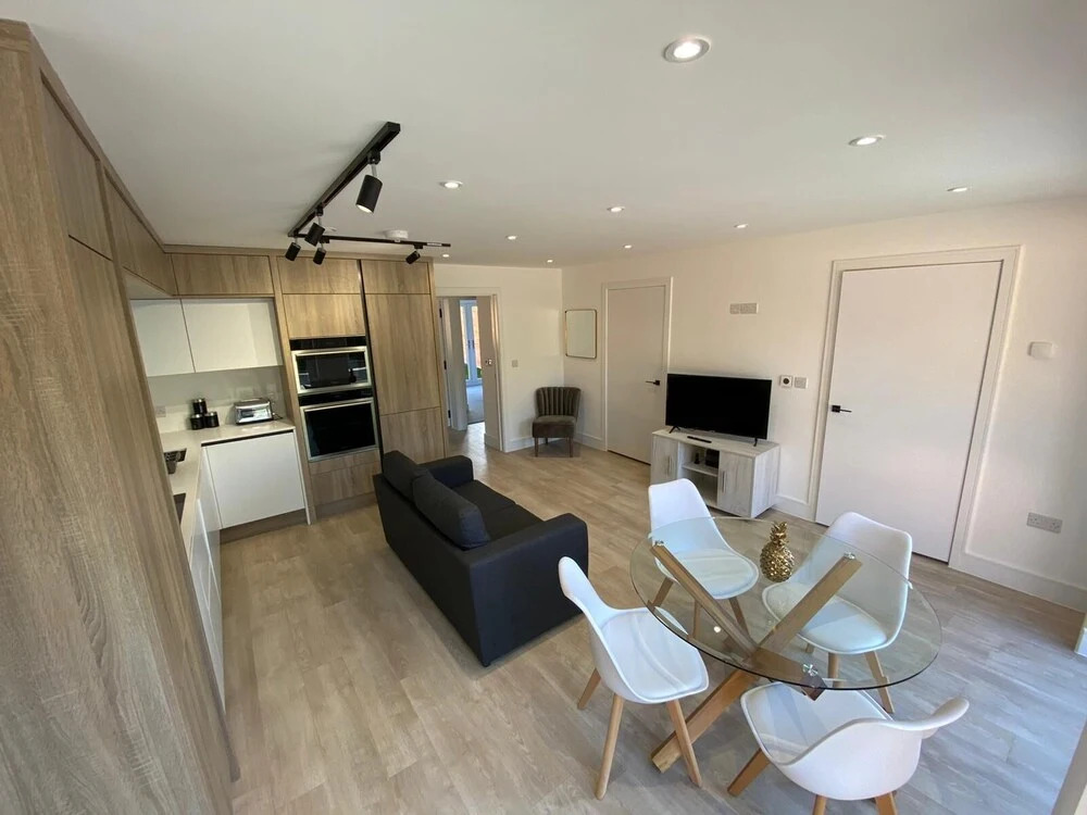 Modern 2 Bedroom 2 Bathroom flat