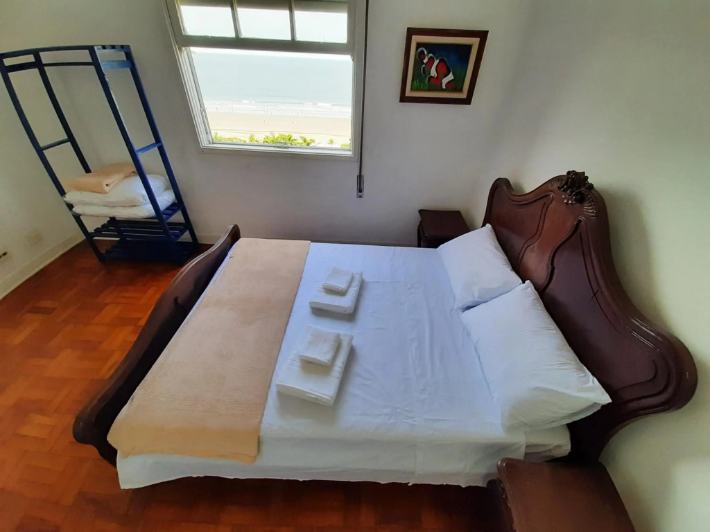 Apartamento amplo e charmoso, frente ao mar.