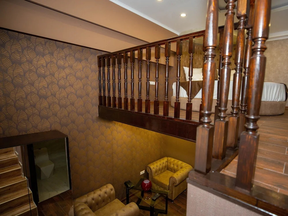 V hotel & tours