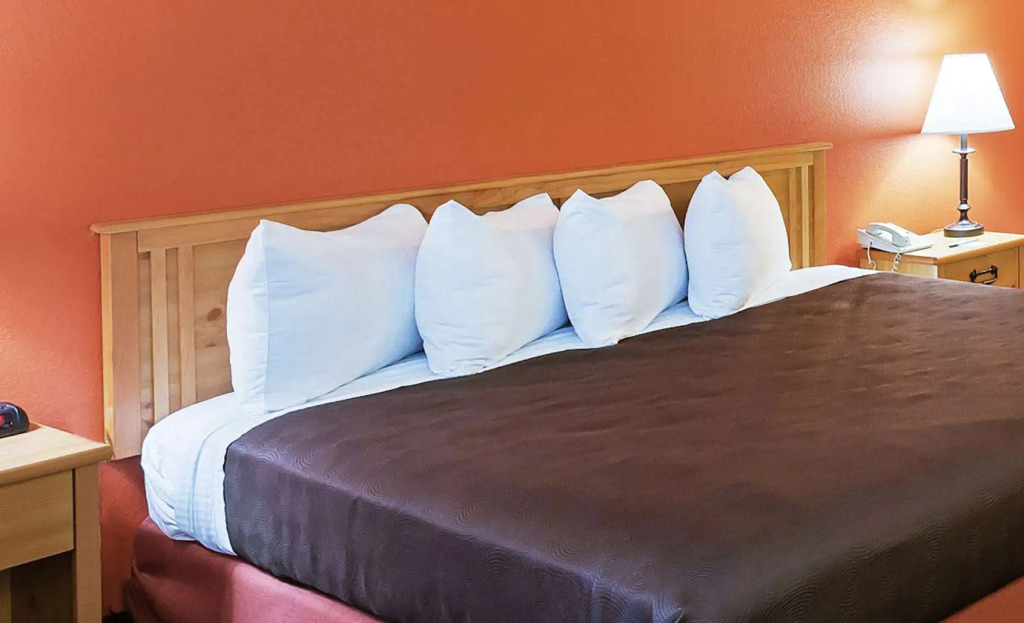 AmericInn by Wyndham Sturgeon Bay