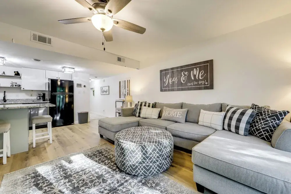 Sevierville Condo w/ Balcony + Pool Access