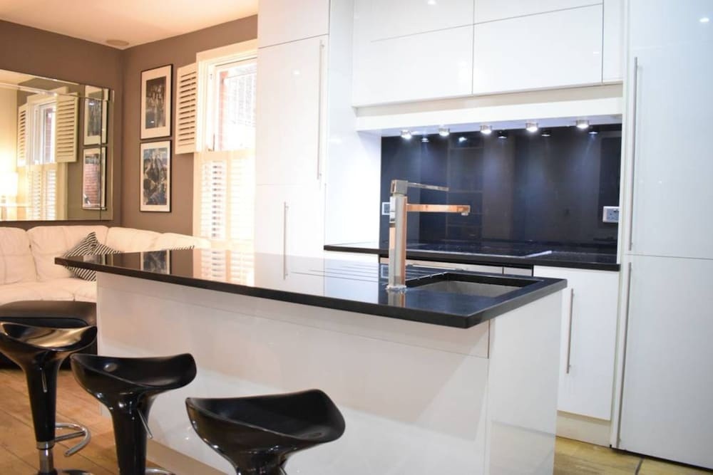 Premium Kensington Retreat 2BR En-Suite AC