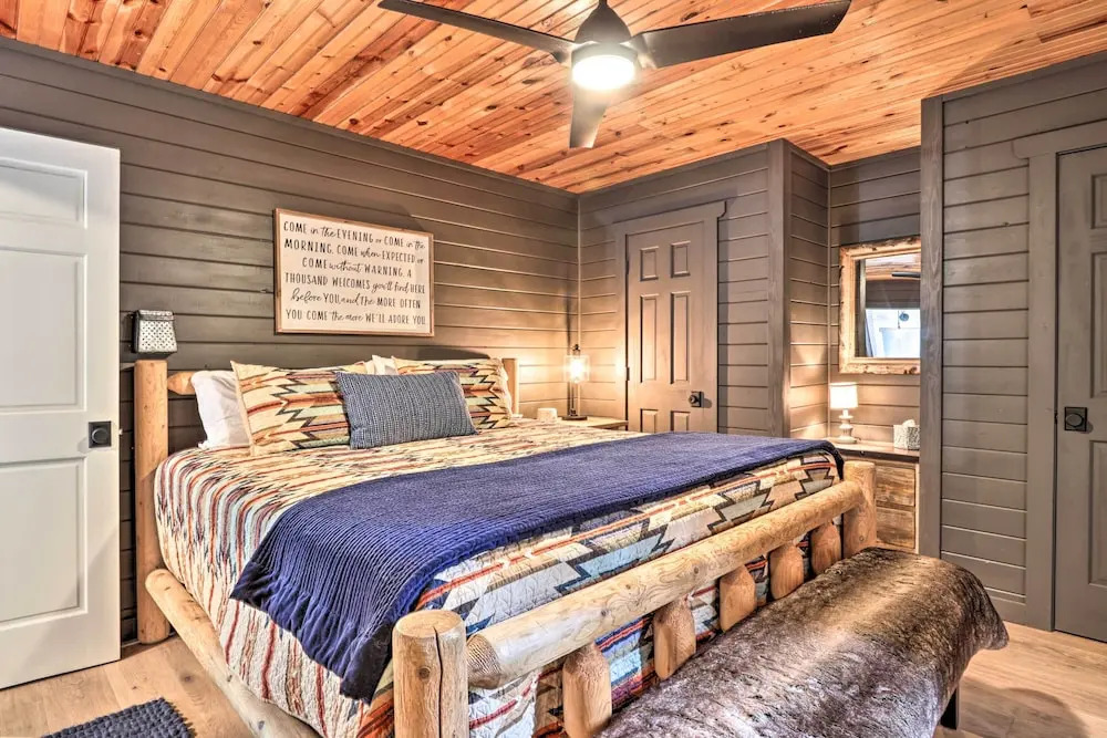 'the Moonshine' Cabin: Hot Tub, 3 Mi to Dollywood