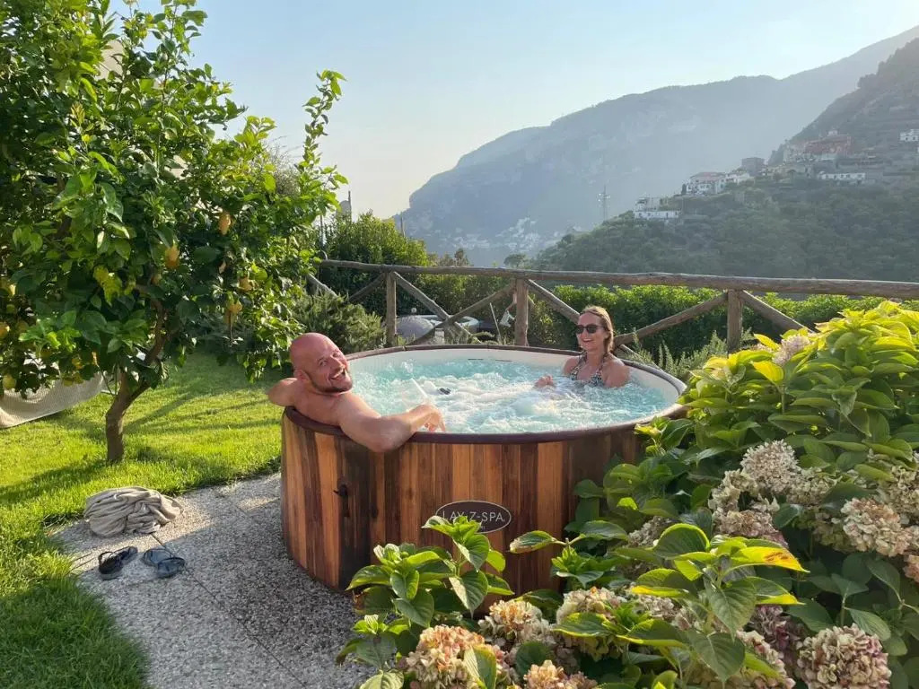 Suite Lia - Private Room with garden and tub close to Villa Eva e Cimbrone, Ravello