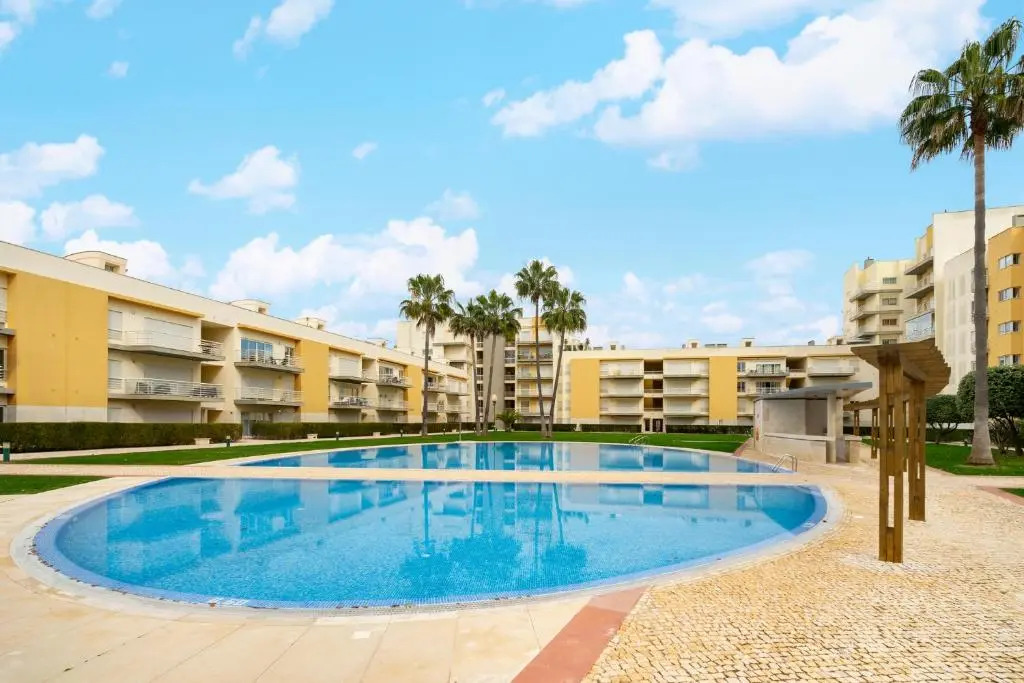 WHome Family Holidays w/ S-Pool, AC, Elevator & Garage