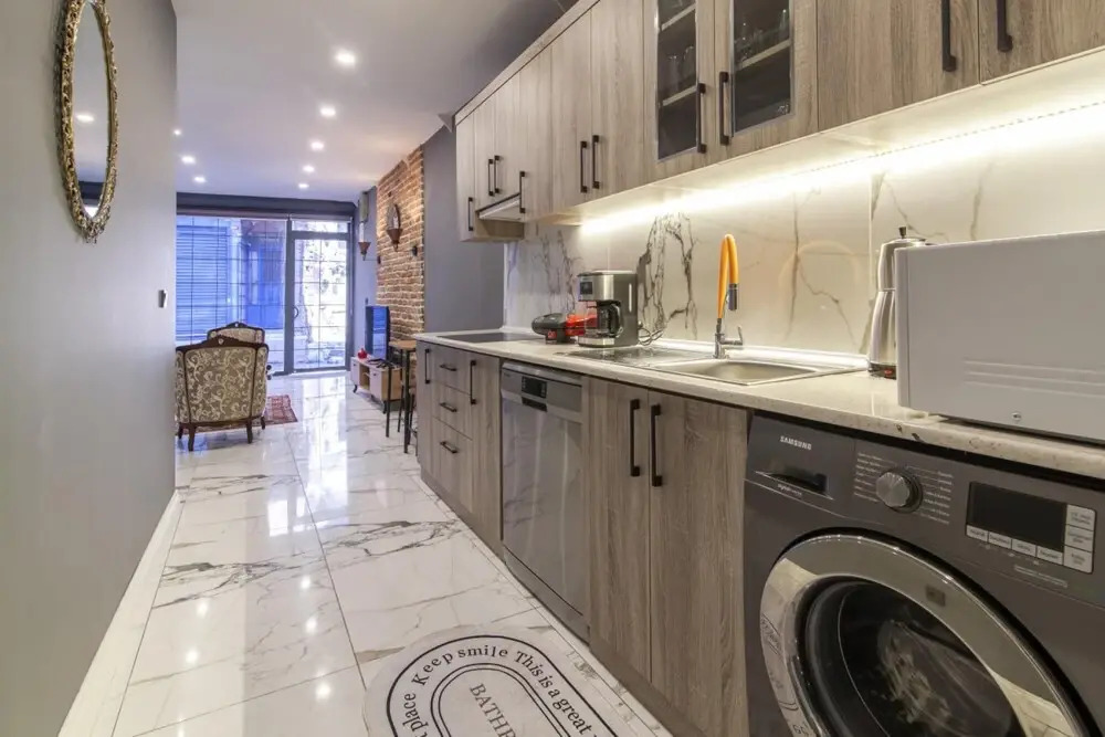 Amazing Flat Near Kennedy Avenue in Fatih