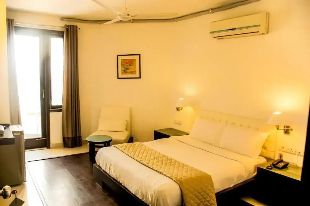 Hotel IP Swarn By Qotel Near Anand Vihar Vaishali Ghaziabad