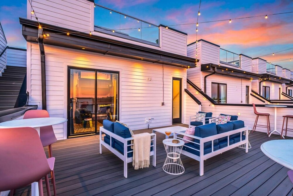 Taylor Swift Home Rooftop Hot Tub Movie Theater