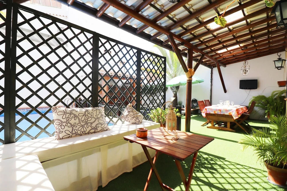 1096 Villa Mirto