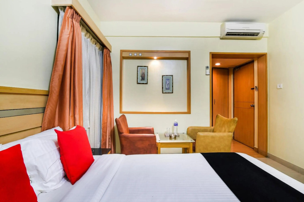 Super OYO Capital O 37664 Hotel Grand Plaza