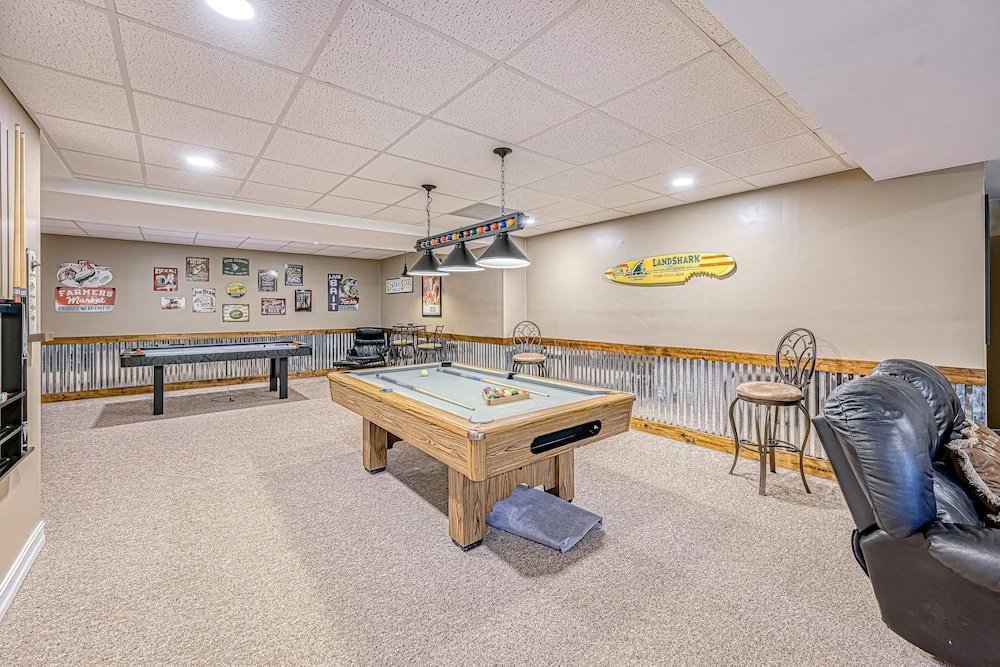 Lake Lovers Delight - Lakefront Home With Private Dock & Pool Table - Dogs OK
