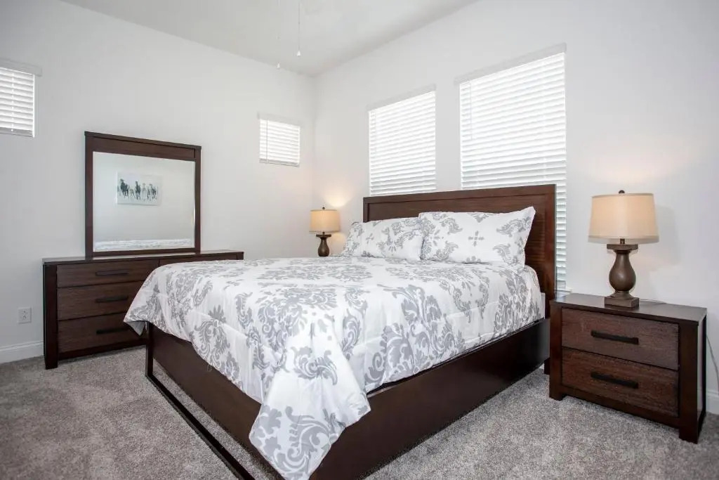 Stunning 5 Bd Home w/ Pool Close to Disney 174